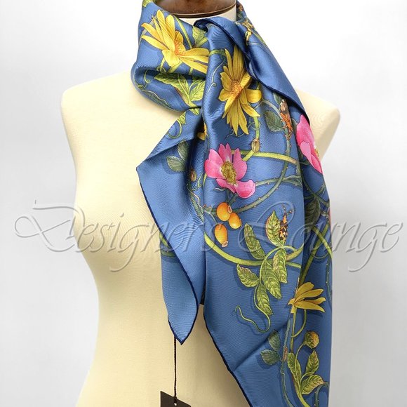 ⚡️SOLD! NWT GUCCI Sky Blue Flower Web Silk Scarf - Picture 2 of 7